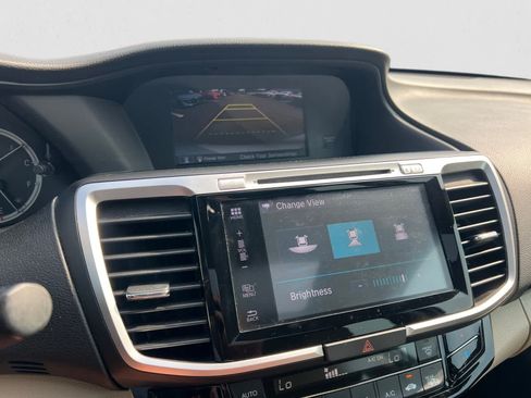 Used 2017 Honda Accord EX-L image 3