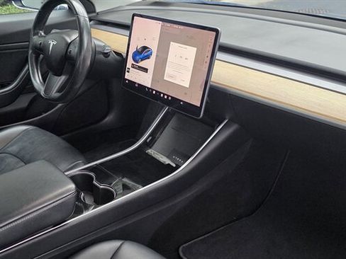 Used 2017 Tesla Model 3 Long Range image 8