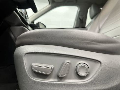 Used 2023 Toyota Highlander XLE image 26