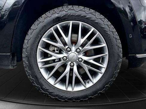 Used 2018 Jeep Grand Cherokee Summit AWD/4WD image 34