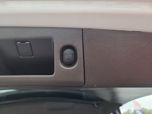 Used 2019 GMC Yukon Denali w/ Denali Ultimate Package image 9