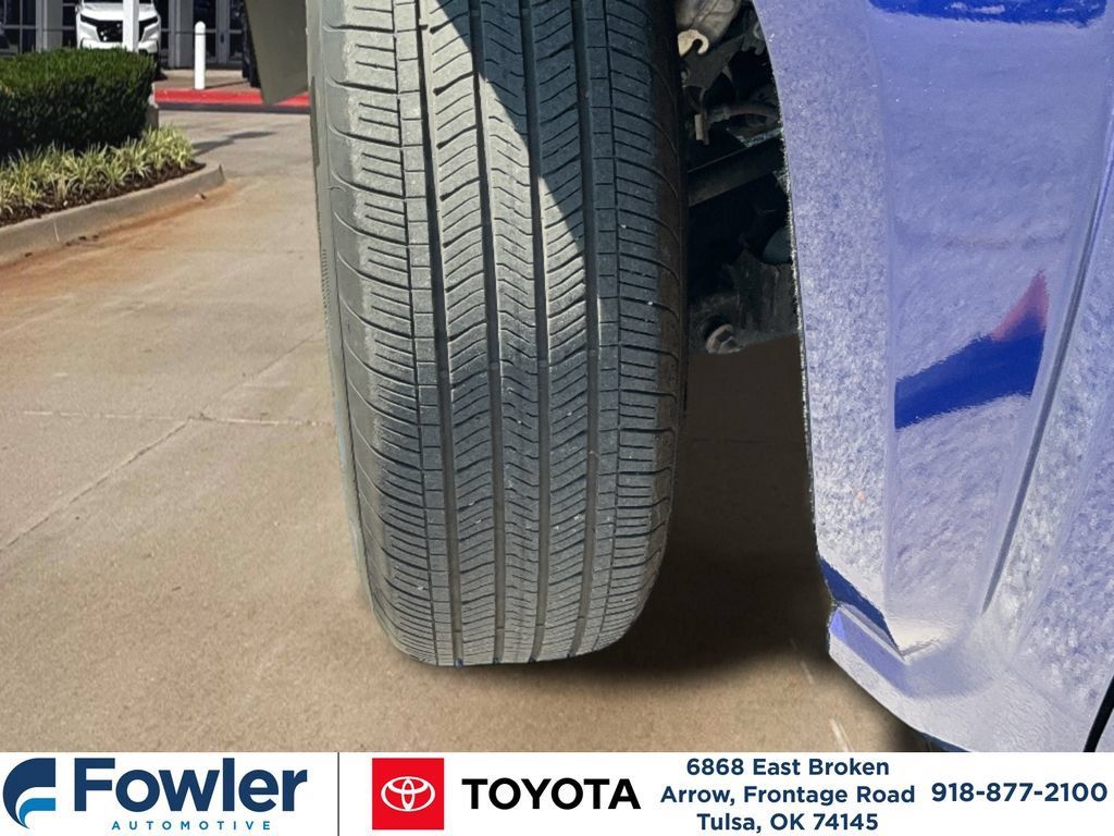 Certified 2025 Toyota Tacoma SR5 w/ SR5 Upgrade Package AWD/4WD image 33
