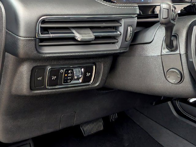 Certified 2025 Lincoln Corsair AWD w/ Equipment Group 101A image 11