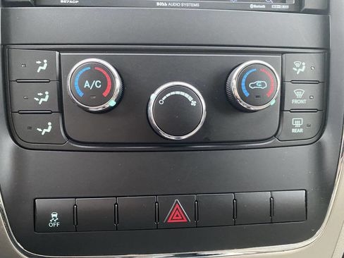 Used 2011 Jeep Grand Cherokee Laredo image 29