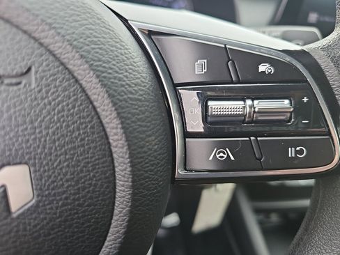 Used 2023 Kia Forte LXS image 12