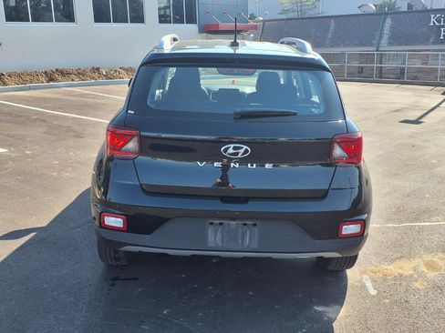 Used 2025 Hyundai Venue SEL FWD image 24