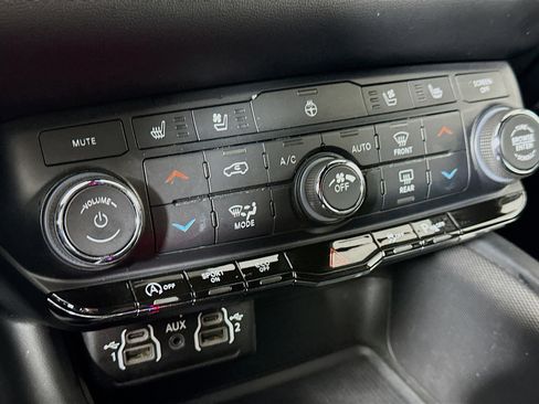 Used 2024 Dodge Durango GT image 24