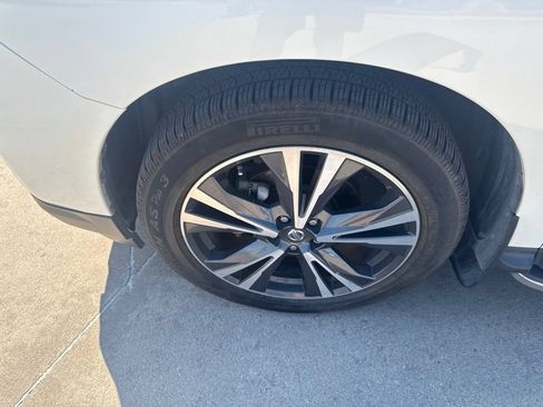 Used 2020 Nissan Pathfinder Platinum FWD image 9