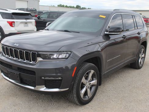 Used 2022 Jeep Grand Cherokee L Limited w/ MOPAR Finishing Package AWD/4WD image 2