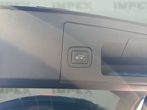 Used 2024 Cadillac XT4 Luxury FWD image 30