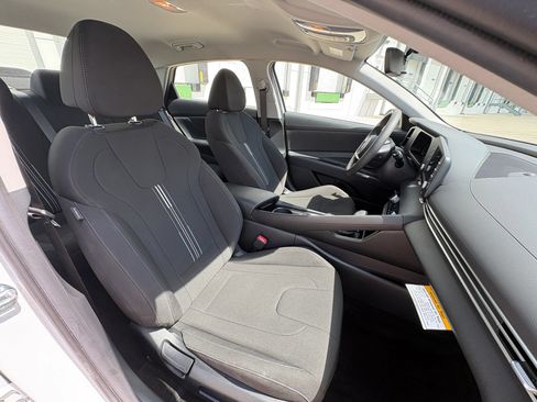Used 2026 Hyundai Elantra Hybrid FWD image 37