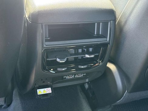 New 2025 Jeep Grand Cherokee Altitude image 10