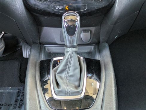 Used 2018 Nissan Rogue SV FWD image 18