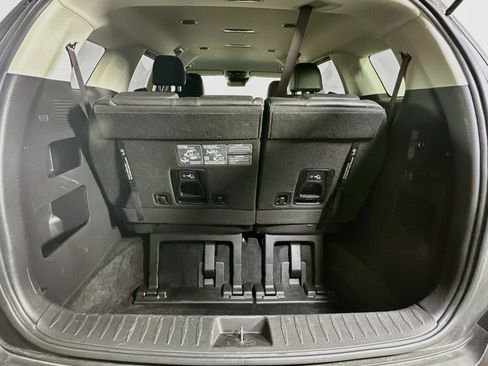 Used 2025 Kia Carnival FWD image 30
