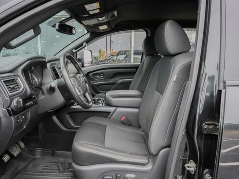 Used 2019 Nissan Titan SV w/ SV Convenience Package AWD/4WD image 20