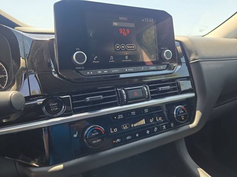 Used 2025 Nissan Pathfinder SV FWD image 16