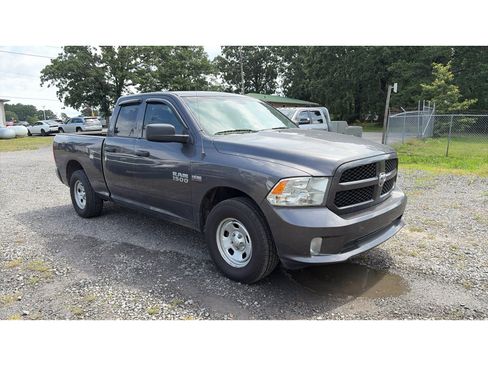 Used 2016 RAM 1500 Express RWD image 2