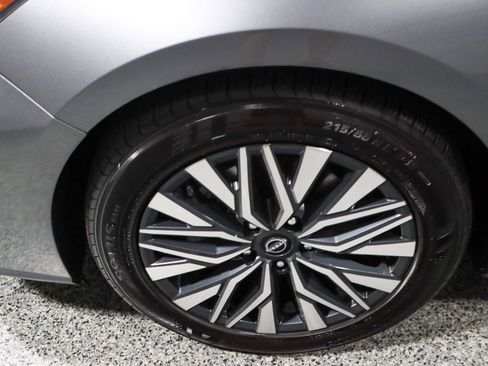 Used 2023 Nissan Altima 2.5 SV image 11