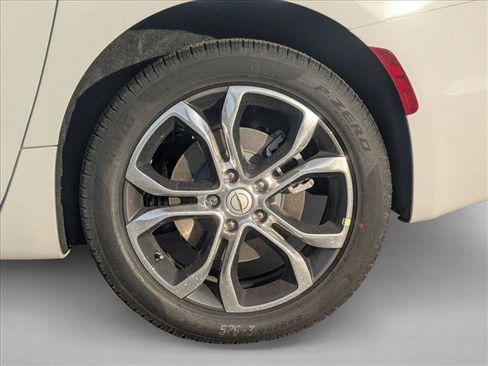 New 2026 Chrysler Pacifica Pinnacle AWD/4WD image 10