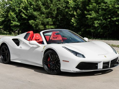 Used 2018 Ferrari 488 Spider RWD image 2