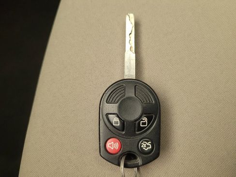 Used 2016 Ford Focus SE w/ SE Cold Weather Package image 32