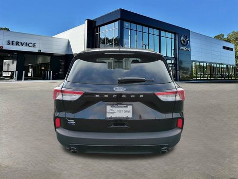 Used 2022 Ford Escape SE w/ SE Sport Appearance Package image 5