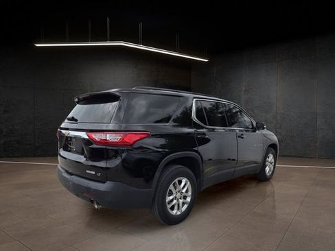 Used 2021 Chevrolet Traverse LT FWD image 2