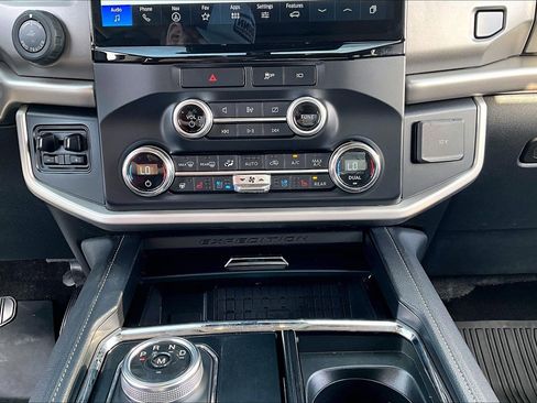 Used 2022 Ford Expedition Max XLT image 24