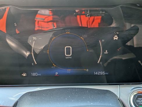 Certified 2025 Chevrolet Trax LT w/ LT Convenience Package image 24