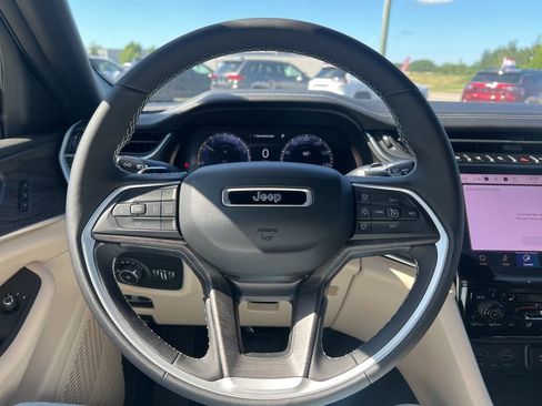 New 2025 Jeep Grand Cherokee Limited AWD/4WD image 21