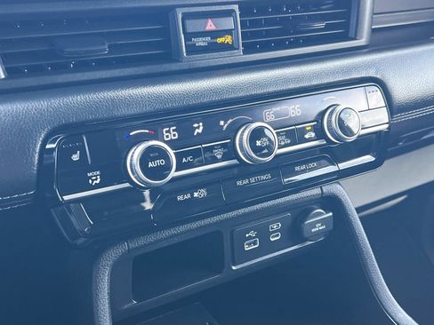 Used 2024 Honda Pilot Touring image 16