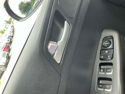 Used 2022 Kia Sportage LX AWD/4WD image 17