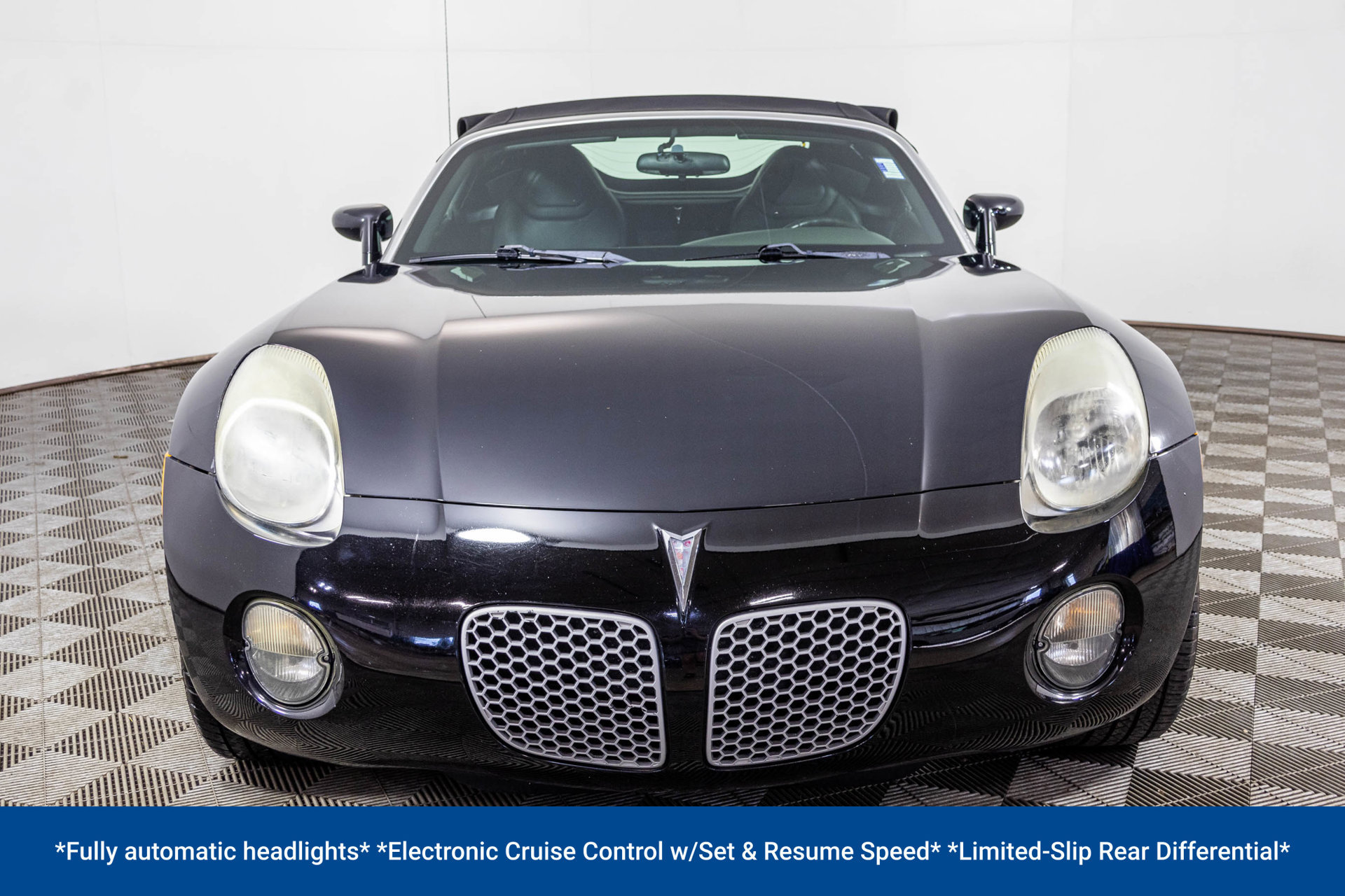 Used 2006 Pontiac Solstice Convertible w/ Premium Package RWD image 9