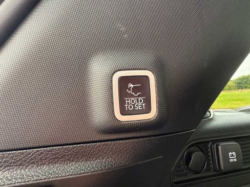 Used 2024 Jeep Grand Cherokee Altitude image 12