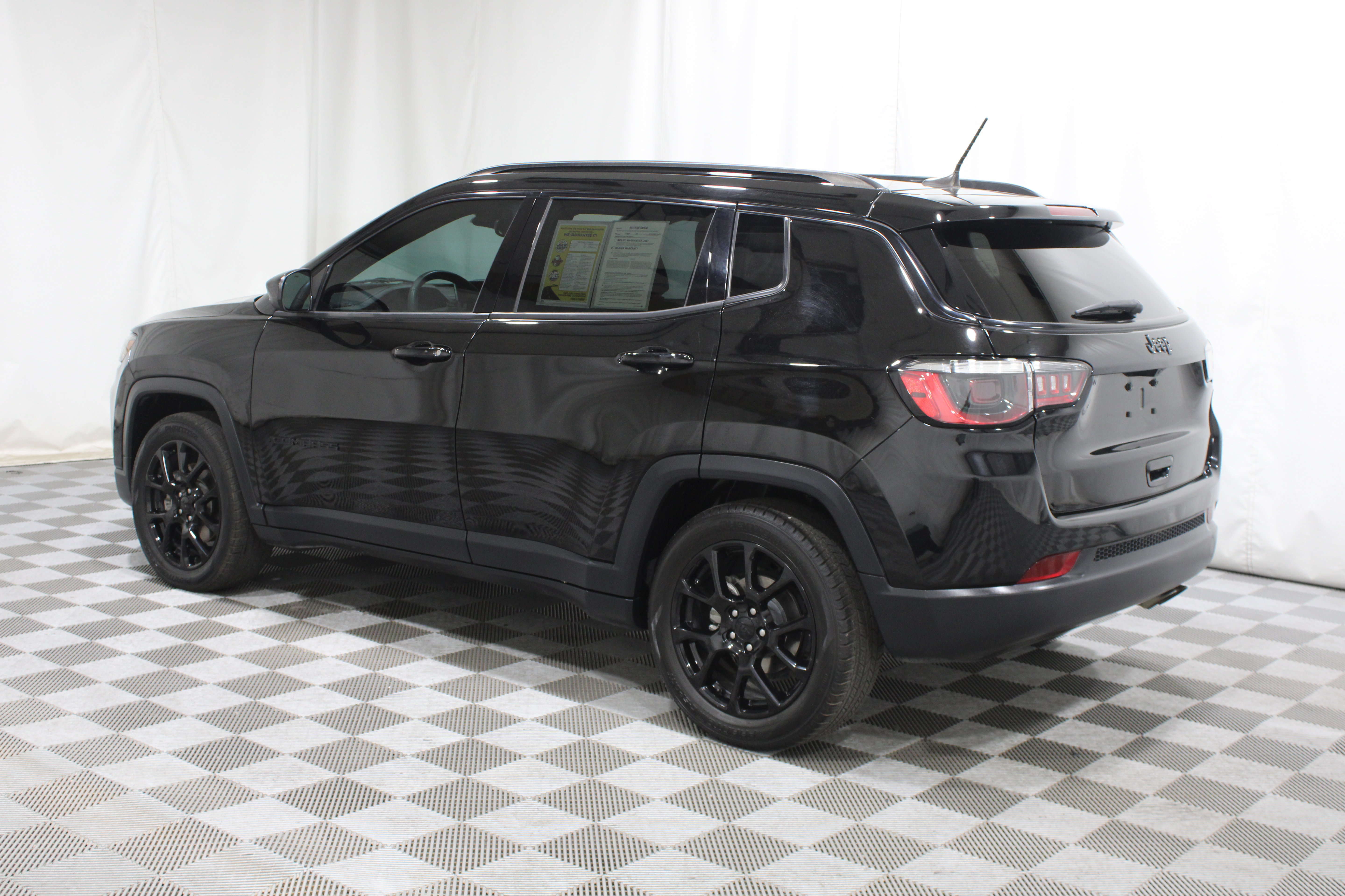 Used 2022 Jeep Compass Latitude FWD image 5