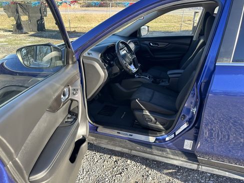 Used 2019 Nissan Rogue SV w/ Premium Package image 15