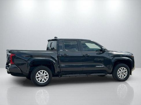 Certified 2025 Toyota Tacoma SR5 AWD/4WD image 4