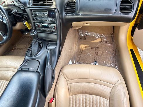 Used 2003 Chevrolet Corvette Convertible w/ Preferred Equipment Group1 image 17