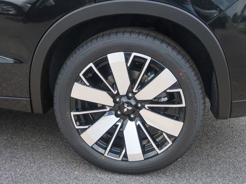 New 2025 Mitsubishi Outlander AWD image 16