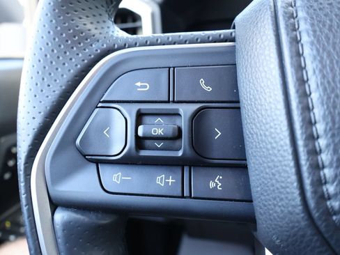 Used 2026 Toyota 4Runner Limited AWD/4WD image 17