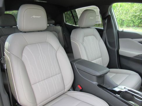 Used 2025 Buick Envista Avenir image 9