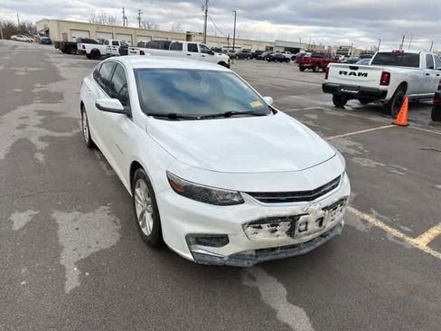 Used 2017 Chevrolet Malibu LT image 23