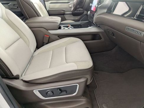 Used 2025 RAM 1500 Laramie AWD/4WD image 33