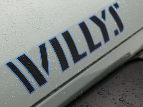 Used 2023 Jeep Wrangler Unlimited w/ Sun & Screen Package image 29