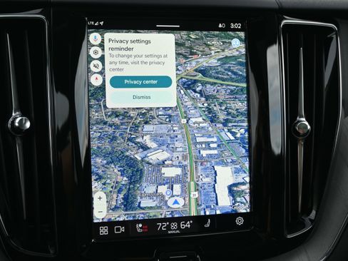 Used 2025 Volvo XC60 B5 Plus image 32