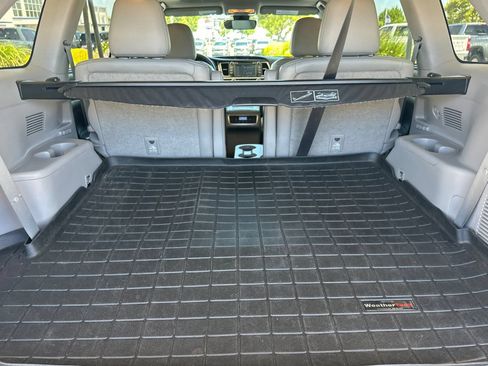 Used 2018 Toyota Highlander XLE AWD/4WD image 15