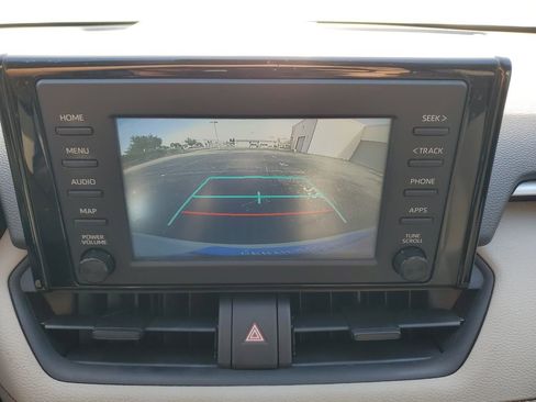 Used 2019 Toyota RAV4 XLE w/ Convenience Package FWD image 18