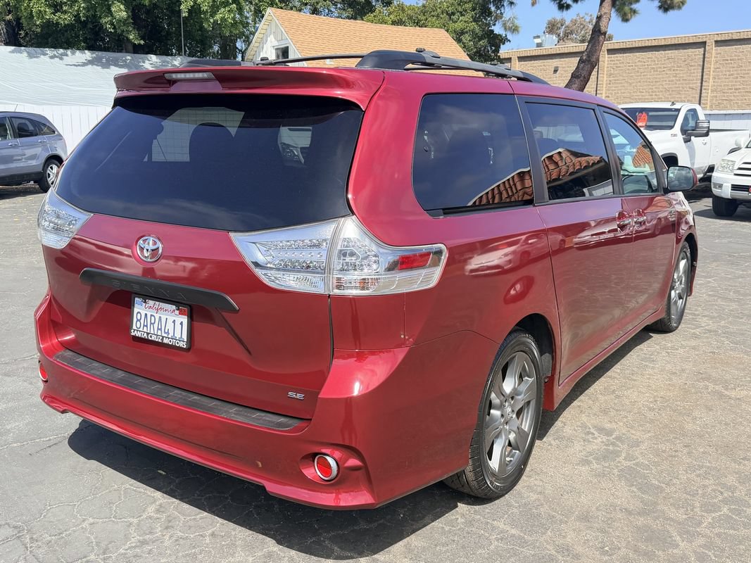 Used 2017 Toyota Sienna SE w/ SE Preferred Package FWD image 6