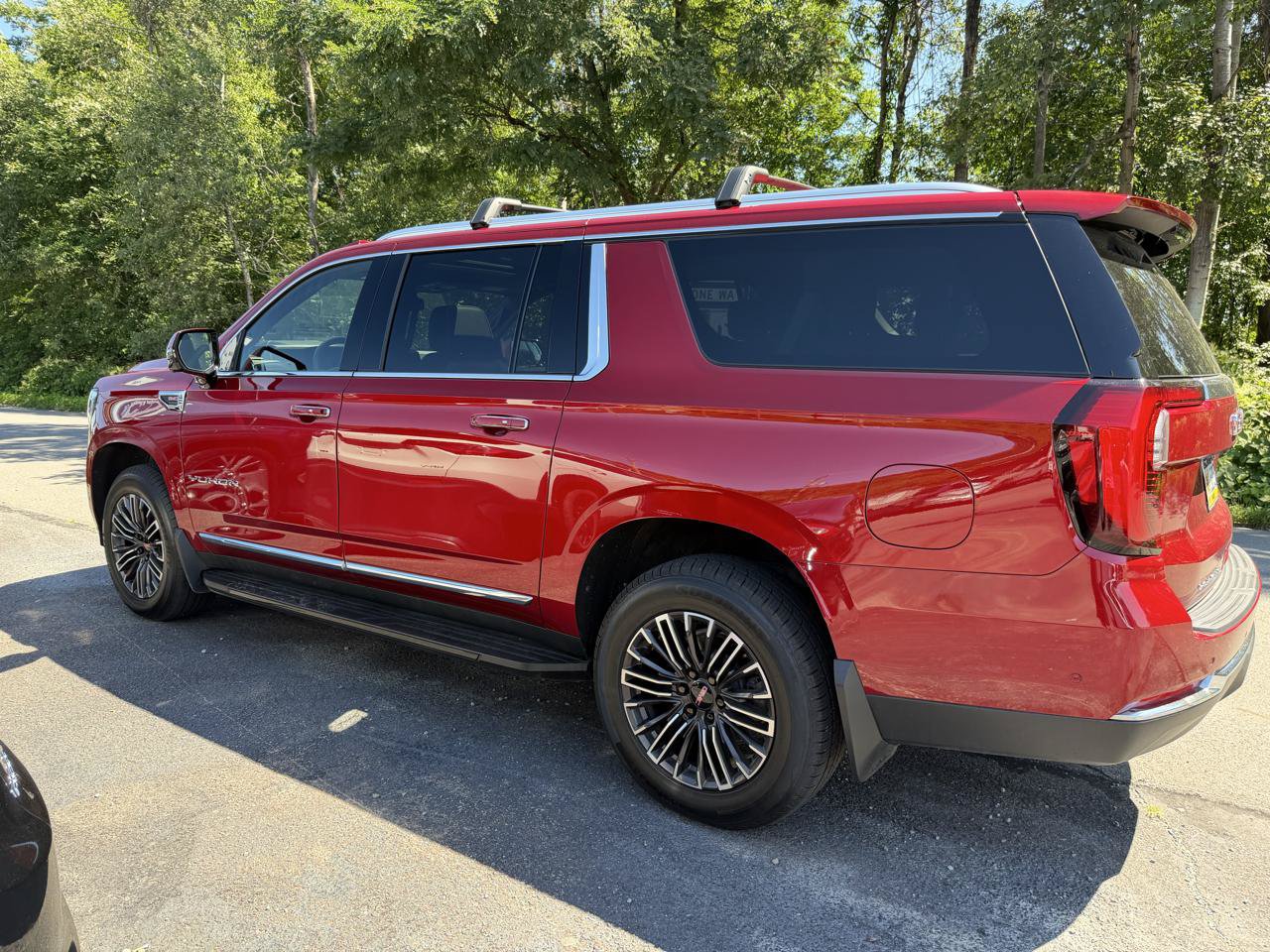 Used 2025 GMC Yukon XL Elevation w/ LPO, Elevation Black Package AWD/4WD image 8