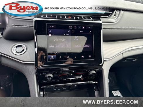 New 2025 Jeep Grand Cherokee Altitude image 21